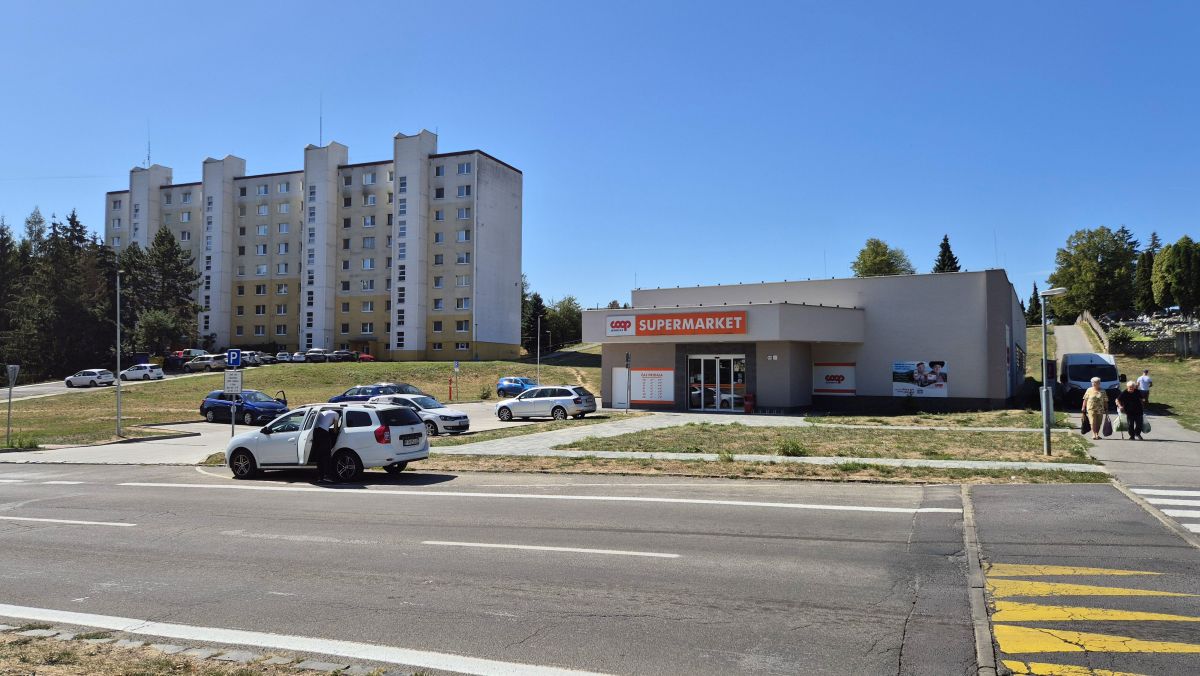 Supermarket COOP Jednota na sídlisku Zlatý Potok vo Zvolene